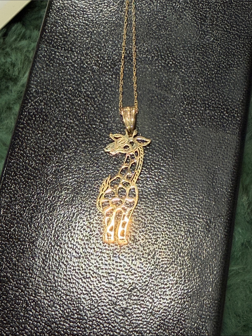Gold Giraffe Pendant Necklace — Women’s Charming Animal Necklace